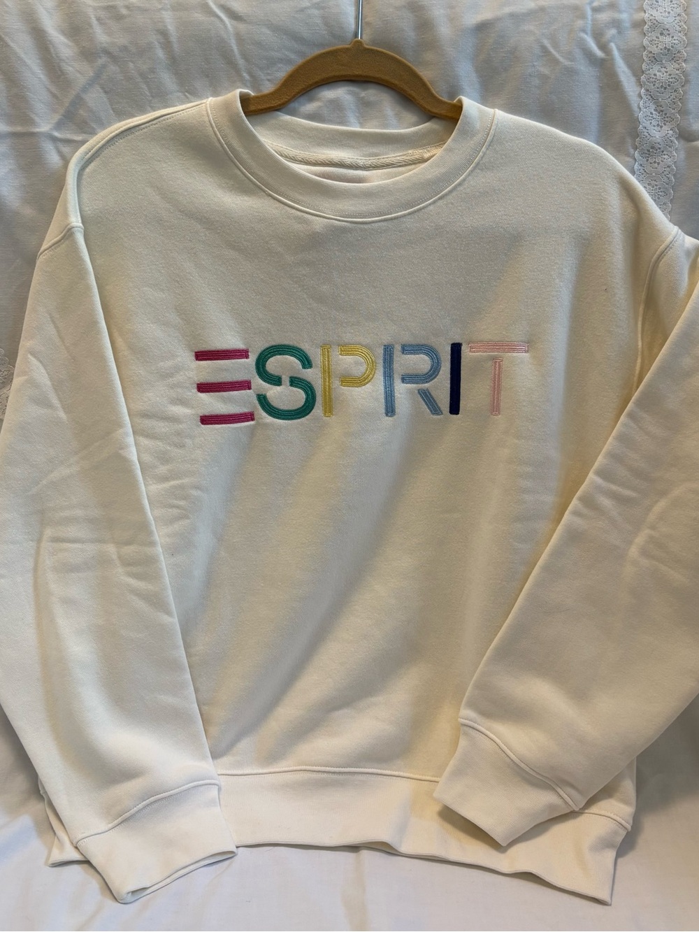 ‘Viral’ Esprit Cream Logo Sweatshirt
